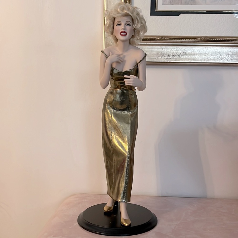 Franklin Mint Marilyn Monroe porcelain doll
“Always Marilyn”